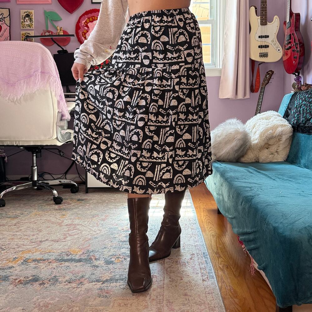 Vintage 80s / 90s black and white funky print midi skirt